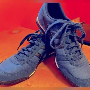 Onitsuka Tiger Ultimate 81 navy blue with black sneakers